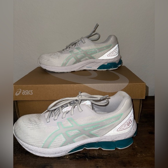ASICS Gelquantum 180 White Fresh ice in 9.5 worn once - Picture 6 of 15
